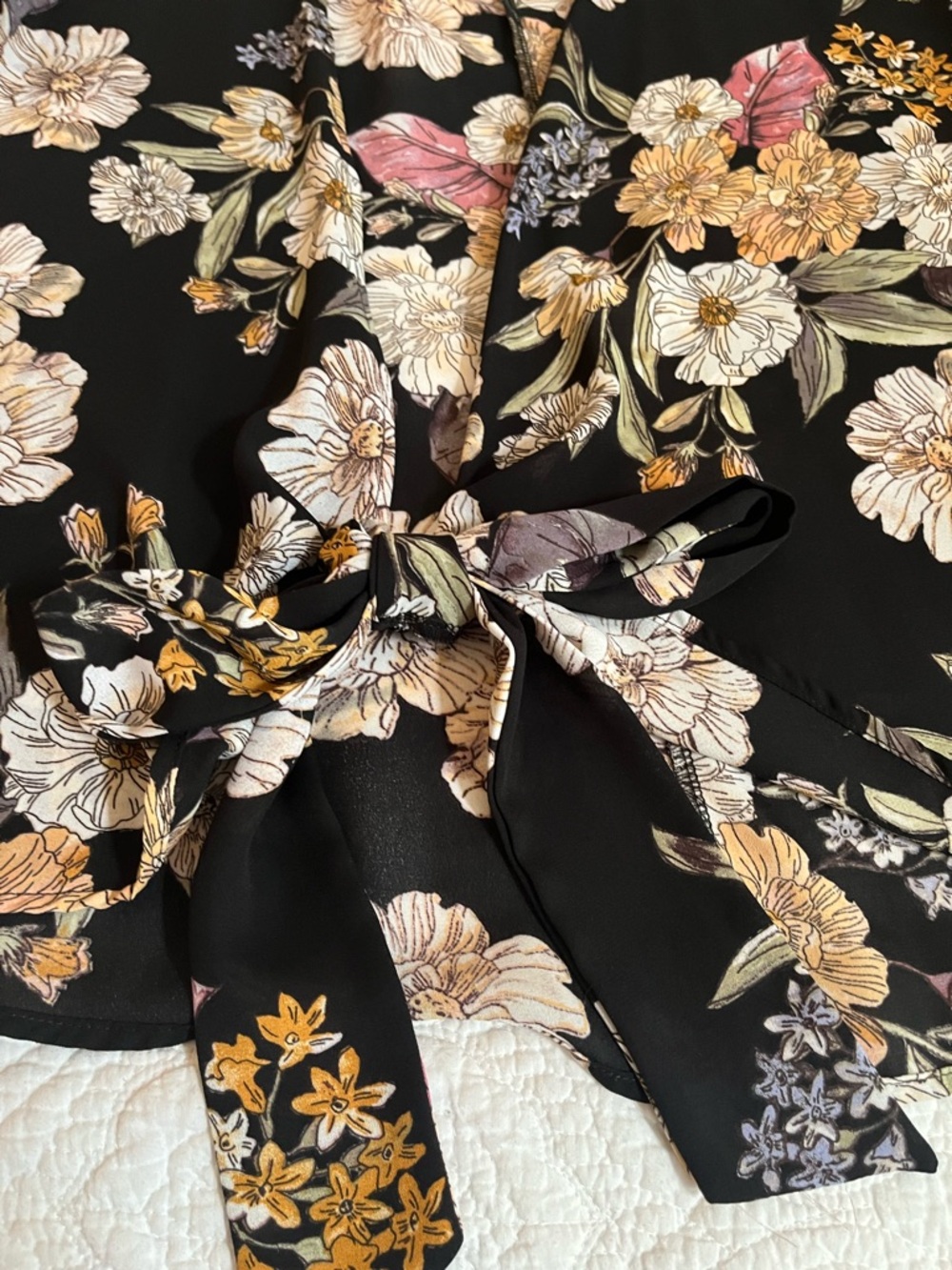 Floral Tie-Lightweight Kimono style  Blouse - Black/Neutral - Picture 6 of 6